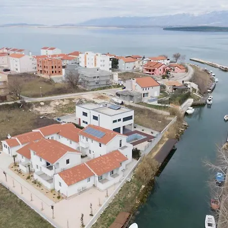Beachfront Apartments New House Hotel apartamentowy